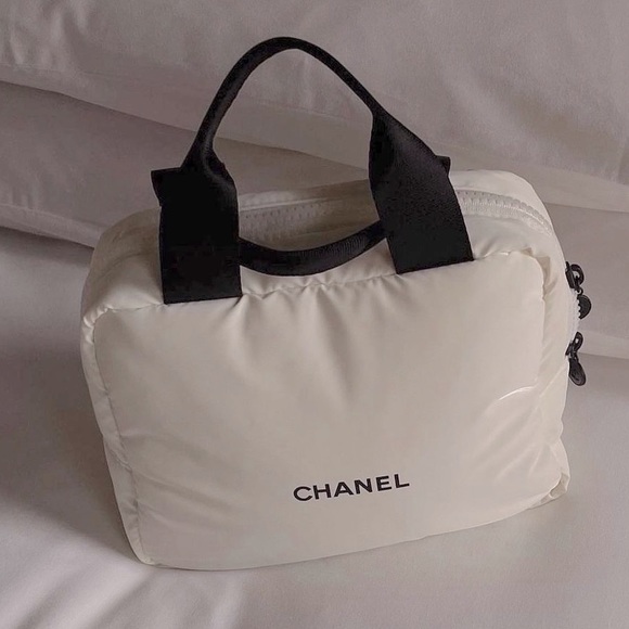 CHANEL PUFFY TOTE BAG - Picture 6 of 6